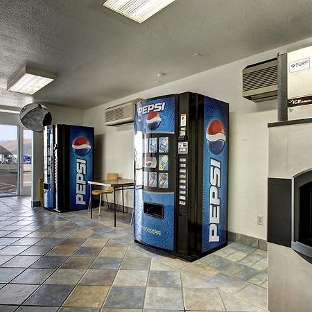 Motel 6 Wells Bagian luar foto