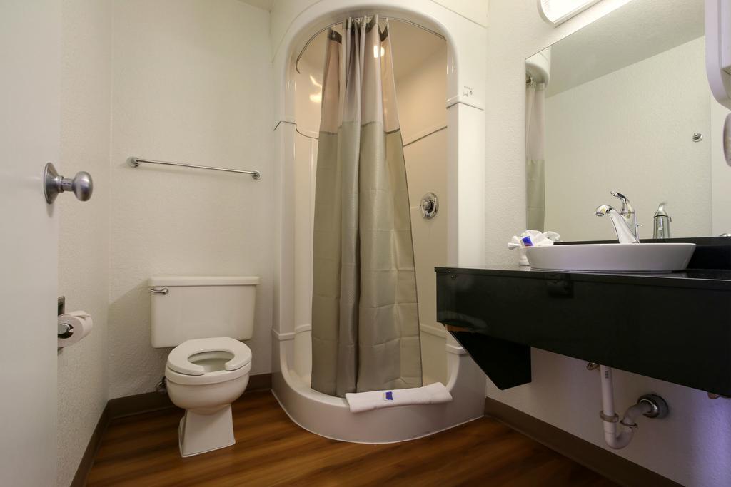 Motel 6 Wells Bagian luar foto