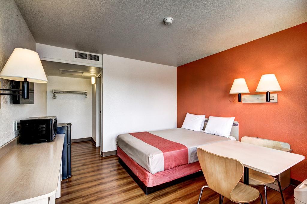 Motel 6 Wells Bagian luar foto
