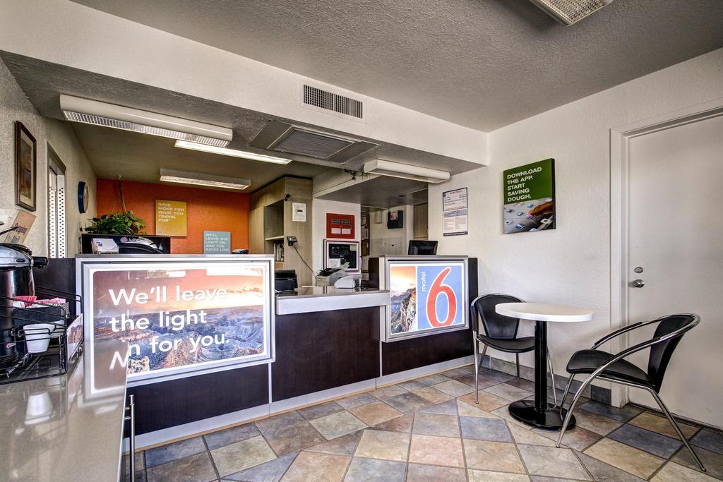 Motel 6 Wells Bagian luar foto