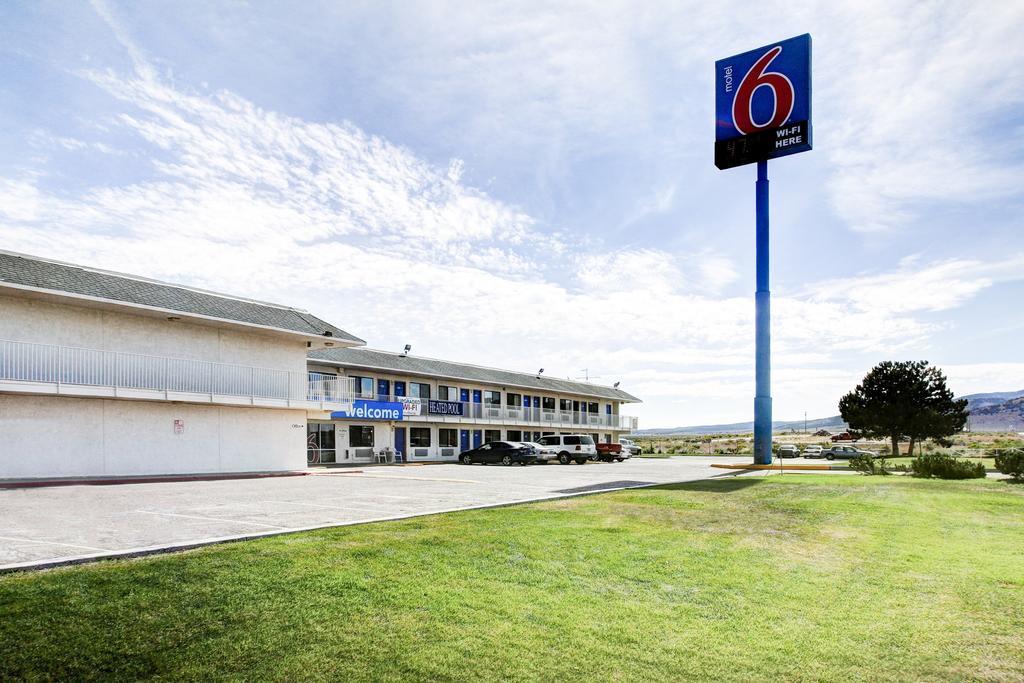 Motel 6 Wells Bagian luar foto