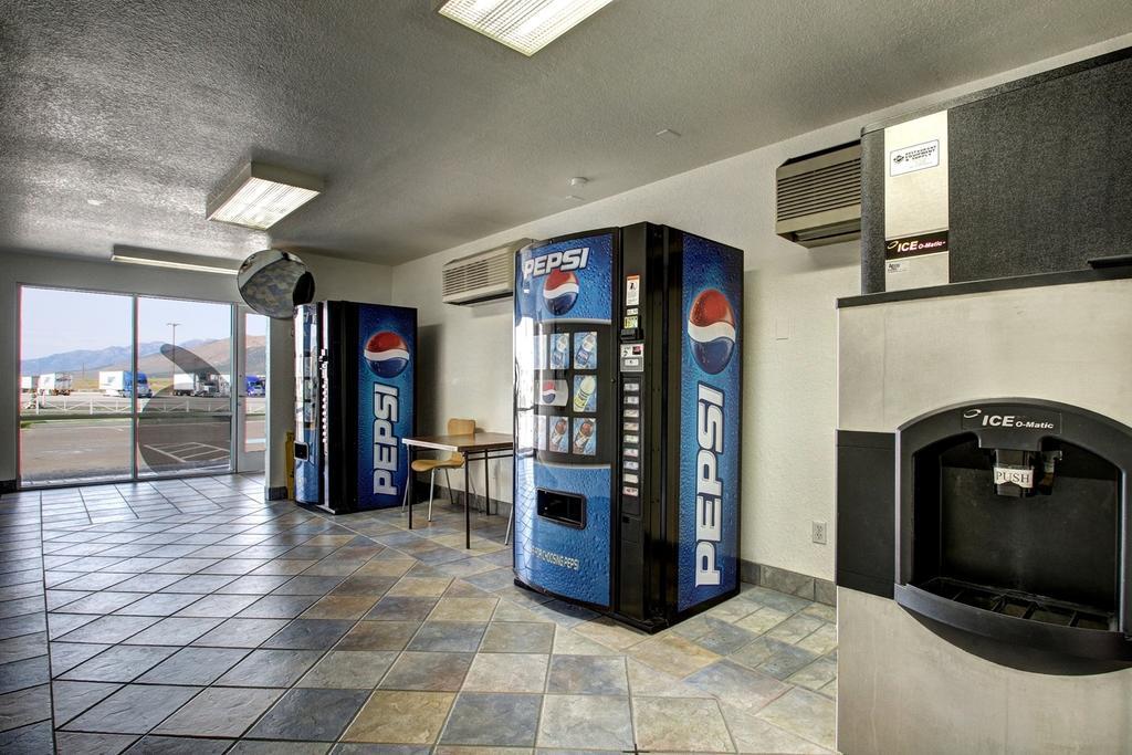 Motel 6 Wells Bagian luar foto